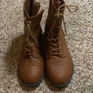 Great comfy zip up boots